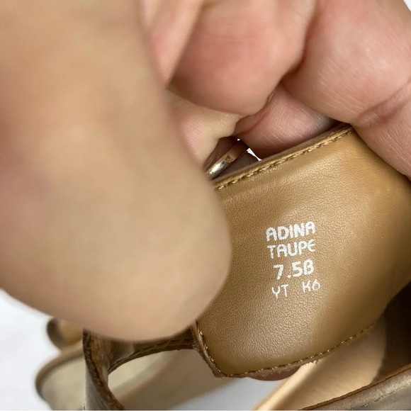 Earth Womens 7.5 Adina Taupe Beige Leather Wedge Peep Toe Sandal Adjustable - Picture 6 of 7